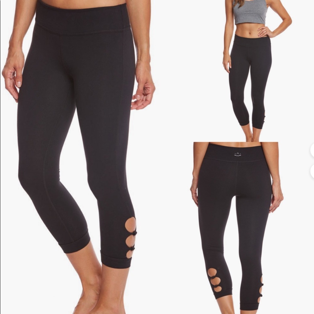 Beyond Yoga Full Circle Cut Out Yoga Capris SZ S
